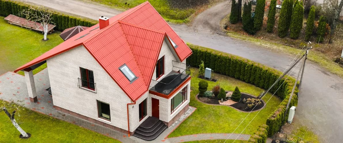 Renovated detached house and sand-coloured KODERUS F6 façade surface