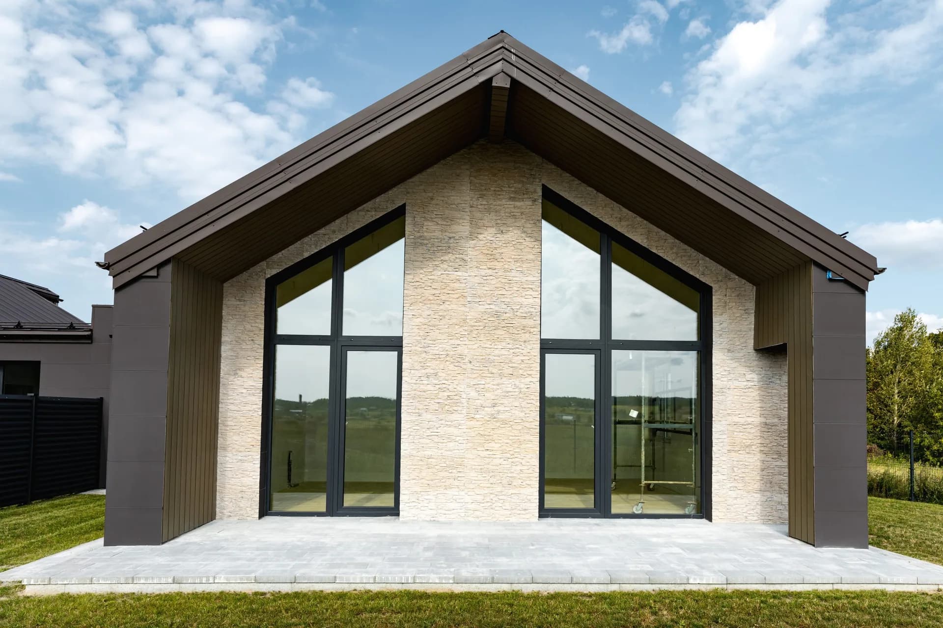 Homes and façade details with KODERUS panels at Spanguolių takai