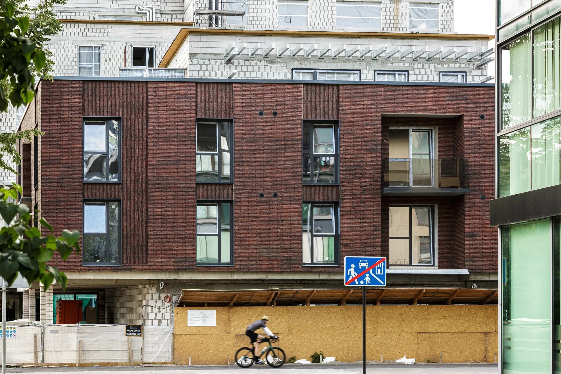 Façades of the Nexto residential complex with KODERUS 2IN1 panels